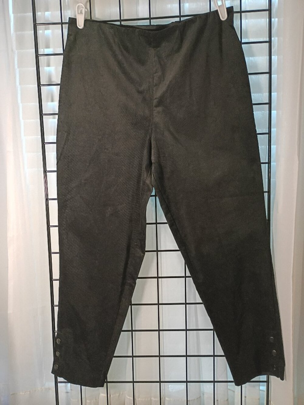 Joan Rivers Black Pull On Ankle Pants Size L
